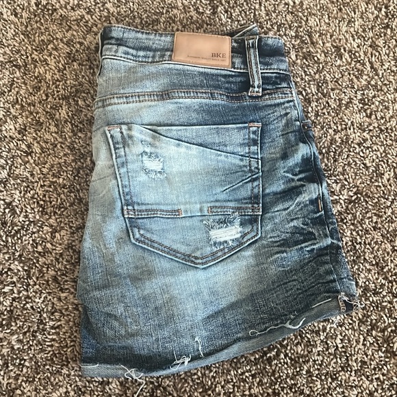 Shorts - Picture 2 of 3